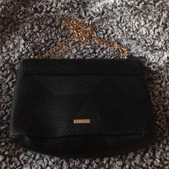 Black with gold chain aldo purse - Picture 4 of 4